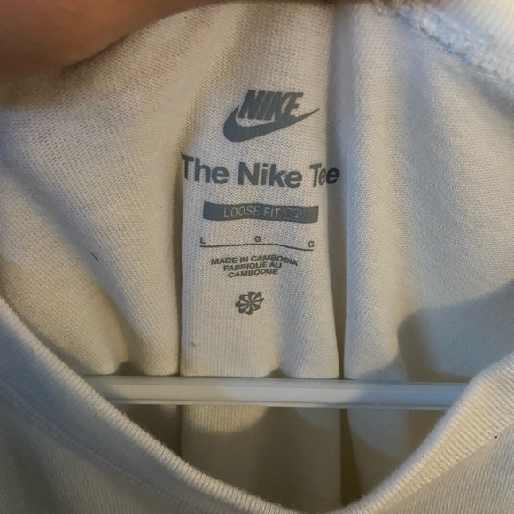White Nike tee. - Picture 3 of 3